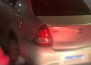 Veja: Suspeito de fugir após atropelar motociclista é espancado até a m0rte por grupo em Manaus