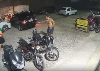 Veja vídeo: Dez homens cercam casal em carro e matam eles com cerca de 50 tir0s