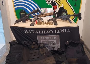 Sexteto de grupo criminoso é preso com arsenal de guerra antes de matarem rivais em Manaus