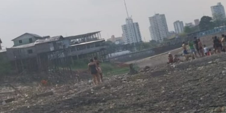 Jovem de 20 anos é encontrado decapitad0 no igarapé em Manaus; a cabeça sumiu 