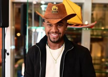 Davi comete erro de português e vira mico na rede social: ‘não acerta uma’