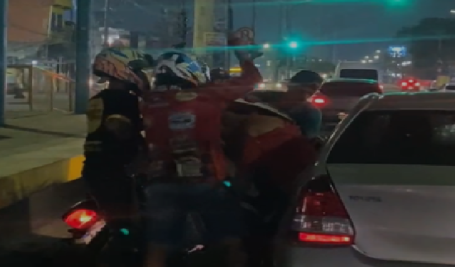 Vídeo mostra selvageria de motoqueiros p1sando em motorista que acabou l1nchado em Manaus; veja