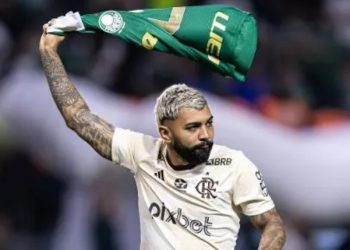 Gabigol balança camisa do Palmeiras e chama flamenguistas de ‘chatos’