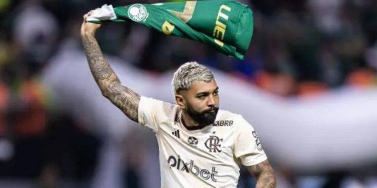 Gabigol balança camisa do Palmeiras e chama flamenguistas de ‘chatos’