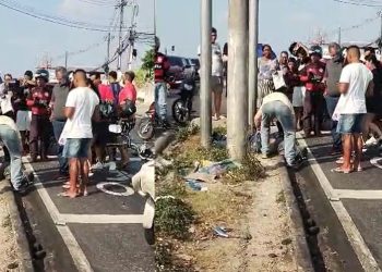 Vídeo urgente mostra motoqueiro mort0 e passageira com perna t0rada em Manaus