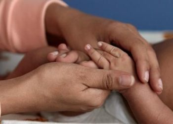 Polícia salva bebê de 20 dias que seria vítima de tráfico de pessoas em Manaus