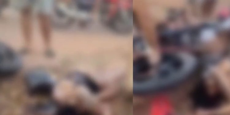 Vídeo: acidente de moto mata mulher e deixa amiga com risco de perder a vida no Amazonas