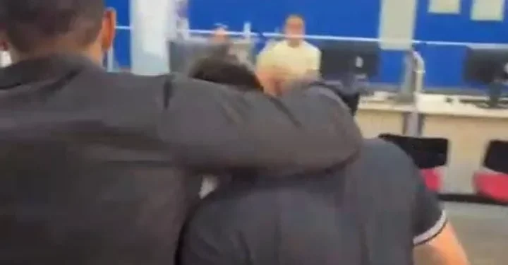 Com medo de ser morto por causa de l1nchament0 de empresário, motoboy se entrega na DEHS