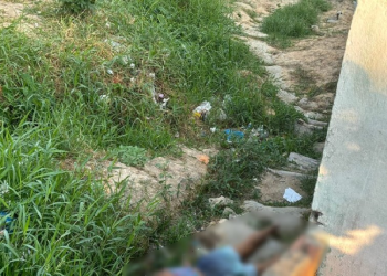 Bom dia com tir0: Mulher é encontrada m0rta em escadaria do Jorge ‘Texas’; veja