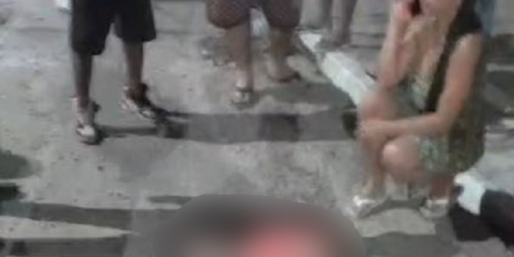 Vídeo: Mulher tem a perna arr@ncada na Compensa ao ser atropelada por motociclista