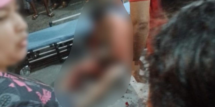 Vídeo mostra jovem quase morrendo com 7 facadas ao defender a amiga do ex-namorado em Manaus; veja