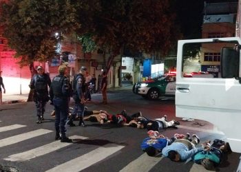 Ladrões roubam loja no Centro de Manaus, mas dão de cara com a PM na rua