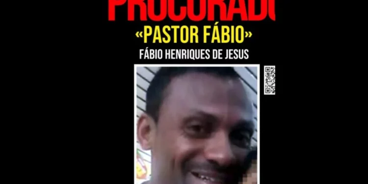 Pastor diz que vai quebrar macumba de fiéis e esfrega o ‘cajado’ neles; homem é procurado