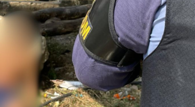 Homem é encontrado sem vida sentado em pedra às margens de igarapé no Glória