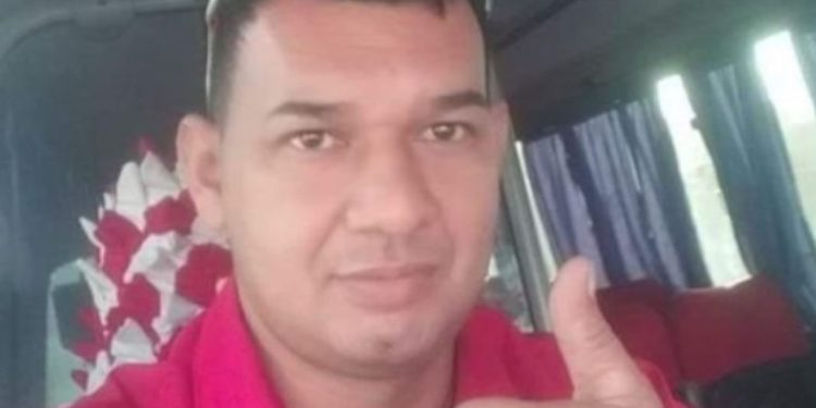 Marido é atingido por motoqueiro que foi dar “grau” e m0rre na frente da esposa em Manaus