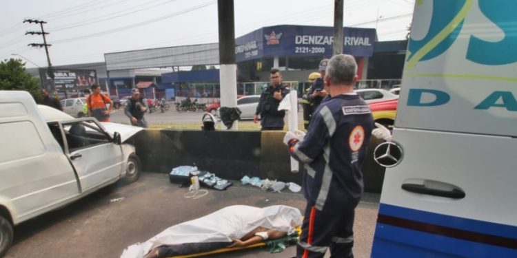 Vídeo urgente: bombeiros de Manaus confirmam identidade de motorista m0rto na Torquato Tapajós