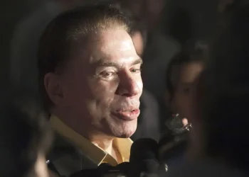 Médicos anunciam causa da morte de Silvio Santos