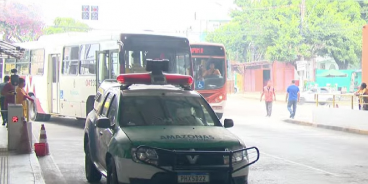 Jovem tem as duas pernas esmagadas por ônibus dentro do T2, na Cachoeirinha