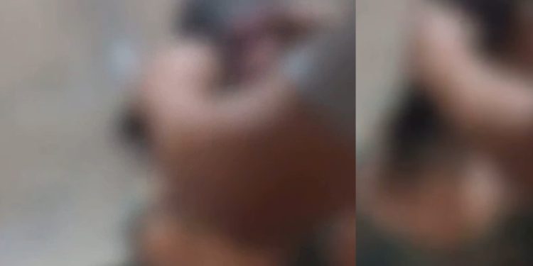 Vídeo: homem raspa sobrancelhas e corta cabelos da namorada após crise de ciúmes