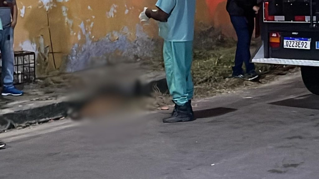 Veja a foto do homem morto que foi desovado por carro branco em rua da Cidade Nova