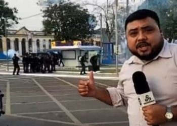 Repórter se arrisca e entra ao vivo no JAM 2 durante confronto entre policiais e garimpeiros no Amazonas; VÍDEO