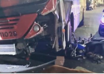 Vídeo: Motociclistas são atropelados por ônibus no Jorge Teixeira; seis ficaram feridos