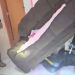 Vídeo mostra foragido sendo capturado após se esconder dentro de sofá para despistar policiais