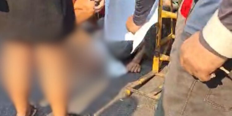 Vídeo forte: Homem é esfaqueado no pescoço pelo ‘colega’ de trabalho em Manaus