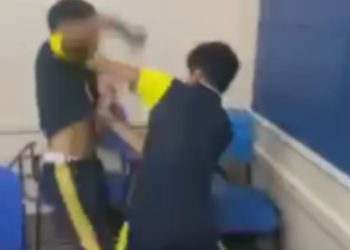 Vídeo: Alunos de escola estadual trocam socos dentro de sala de aula em Manaus