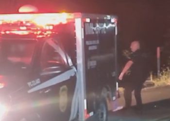 Vídeo: Homem amarrado e com marcas de tiro é achado na Ponta Negra por agentes federais