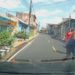 Vídeo: Motorista registra momento de acidente entre seu carro e moto; idosa ficou ferida