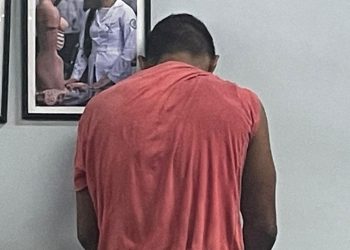 Morador da Japiim consegue imobilizar ladrão armado com faca dentro de casa até a chegada da polícia