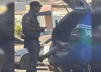 Garoto de 16 anos liga para a polícia confessando que matou a mãe de forma brutal