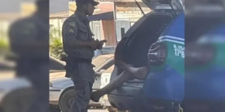 Garoto de 16 anos liga para a polícia confessando que matou a mãe de forma brutal