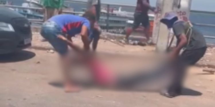 "Tá devendo a boca": homem é gravado sendo punido por dever traficantes em Manaus