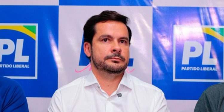 Justiça manda suspender pesquisas que colocam Alberto Neto no segundo turno