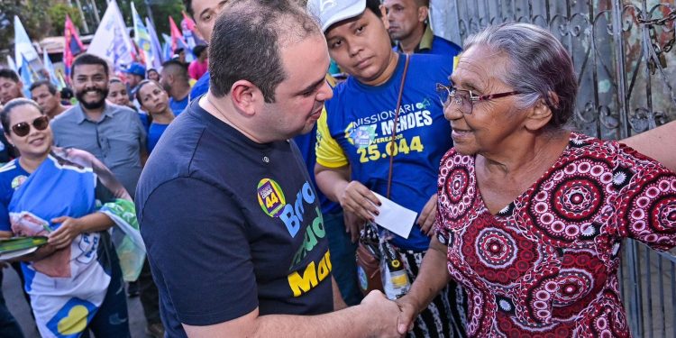 Coligação de Roberto Cidade faz quatro caminhadas simultâneas em bairros de Manaus