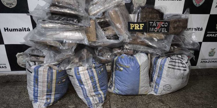 Após acidente entre boi e caminhão, PM apreende 84 kg de bagulho no interior do AM
