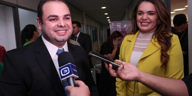 Presidente da Aleam, Roberto Cidade destaca importância da Procuradoria da Mulher durante formatura da 3ª turma de ‘Procuradoras Legais’