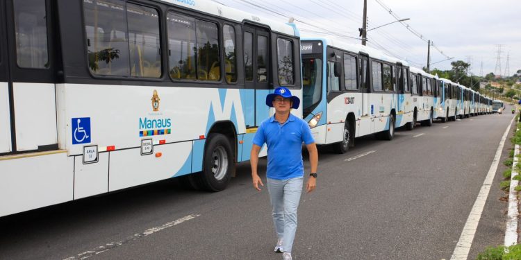 Novos ônibus possuem tecnologia que reduz em 70% emissão de gases poluentes ao meio ambiente