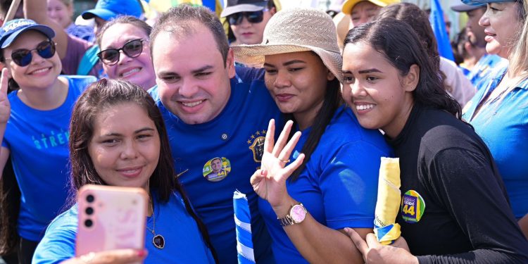 Campanha de Roberto Cidade ganha as ruas com cinco ‘bandeiraços’ em Manaus