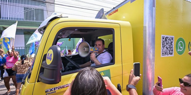 Roberto Cidade faz ‘Bandeiraço” em quatro bairros neste sábado
