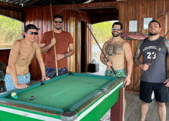 Alok aproveita flutuante com amigos e família horas antes de se apresentar no #SouManaus