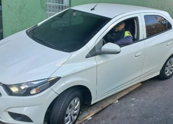 Fuga cinematográfica de bandido da polícia acaba em acidente na Feira da Panair
