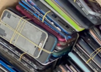 Polícia toma três lojas que vendem celulares roubados no Centro de Manaus