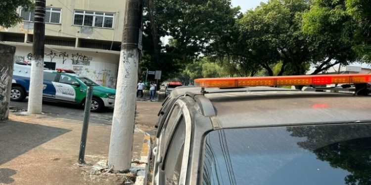 C0rp0 de homem p3rfurad0 é encontrado em terreno baldio no Centro de Manaus