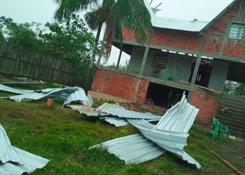 Vídeo: Forte temporal destelha 47 casas e deixa 8 feridos em Envira, no Amazonas