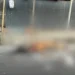 Cena forte: Sem saber, motorista e$maga homem que dormia debaixo de micro-ônibus em Manaus