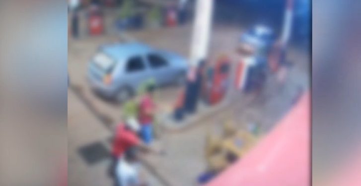 Veja vídeo do momento em que irmãos tiram a vida de homem no posto de combustível