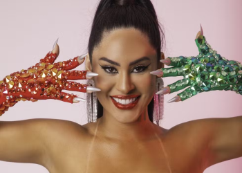 Vídeos: Como Musa da Grande Rio, público aprova Isabelle Nogueira durante evento